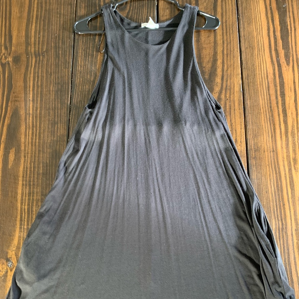 Plain black dress, knee length with pockets size Sm